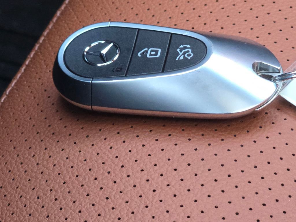 Certified 2026 Mercedes-Benz GLC 300 4MATIC image 37