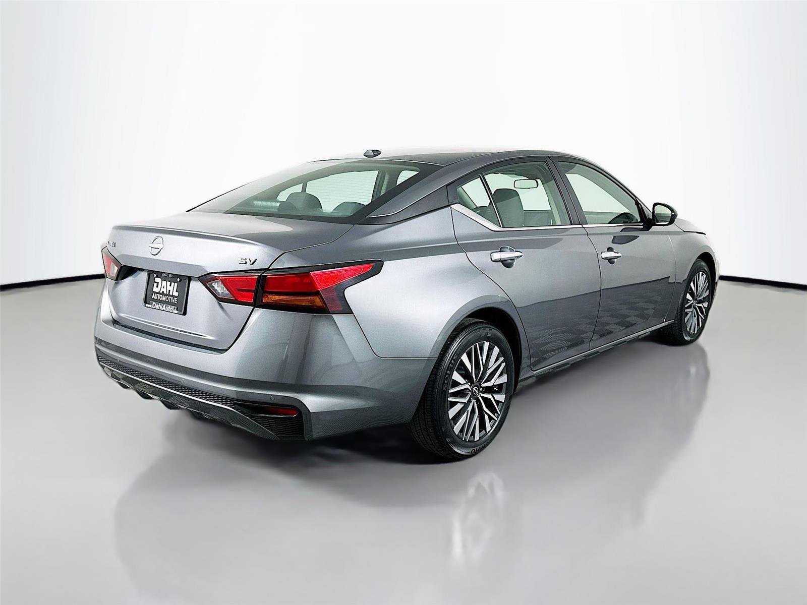 Used 2024 Nissan Altima 2.5 SV image 13