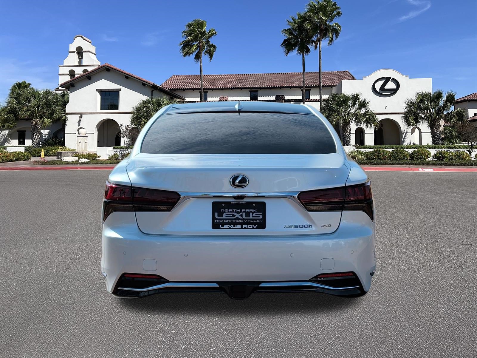 Certified 2022 Lexus LS 500h AWD w/ Luxury Package image 3