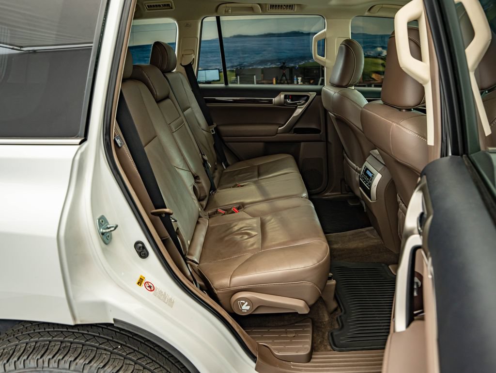 Used 2014 Lexus GX 460 w/ Premium Package AWD/4WD image 36