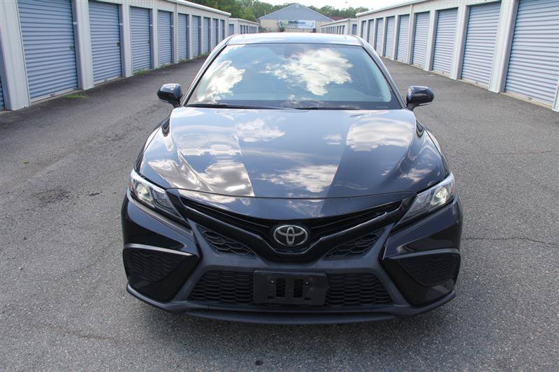 Used 2022 Toyota Camry SE w/ Cold Weather Package FWD image 3