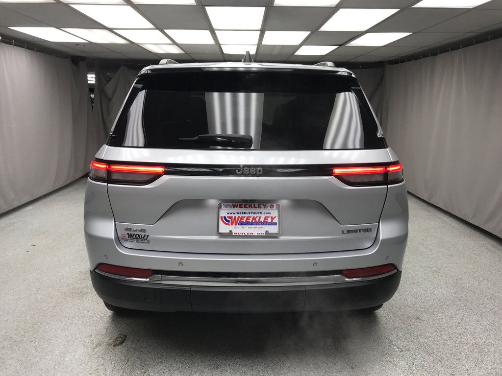 Used 2023 Jeep Grand Cherokee Limited w/ Luxury Tech Group II image 3