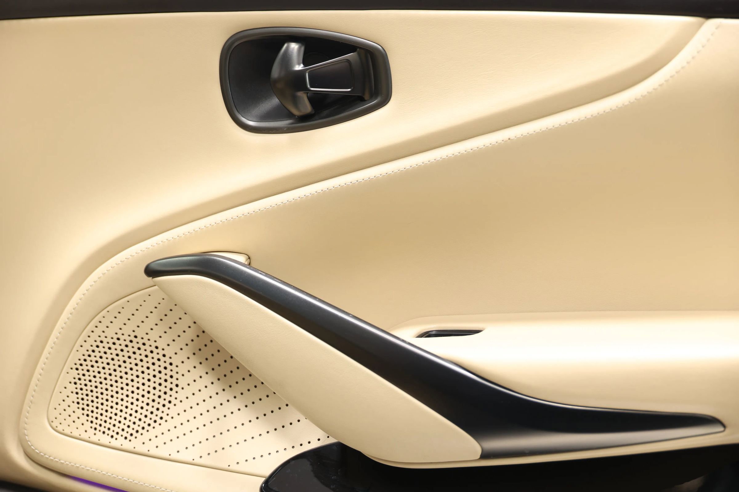 Used 2021 Aston Martin DBX image 87