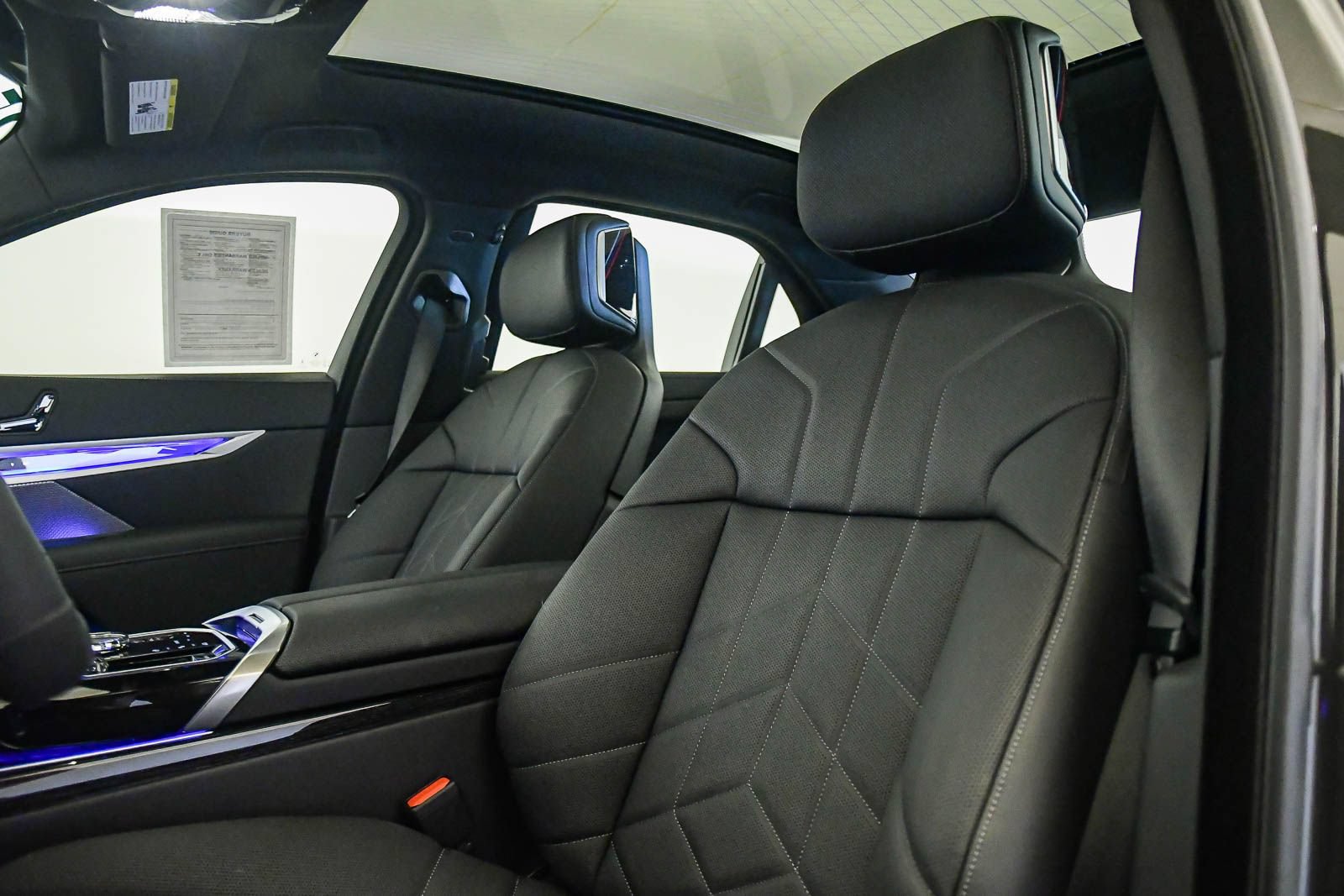 Certified 2025 BMW i7 eDrive50 w/ M Sport Package RWD image 19