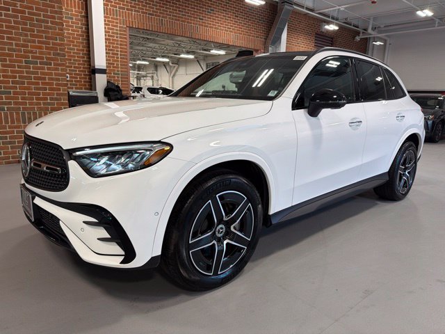 Used 2025 Mercedes-Benz GLC 300 4MATIC image 3
