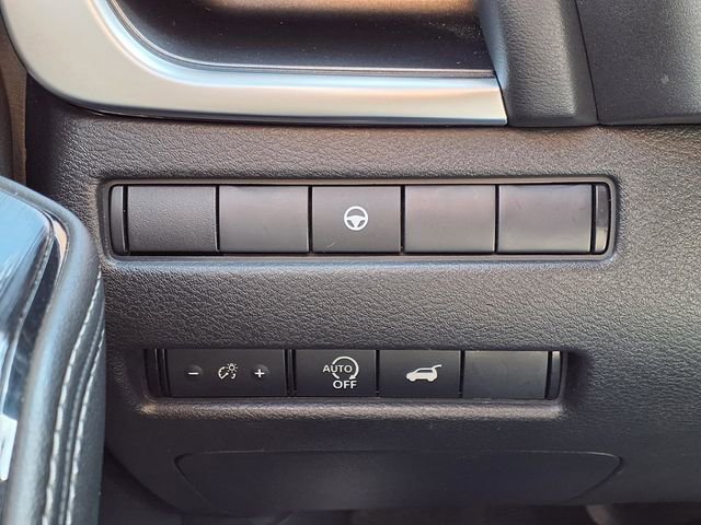 Used 2025 Nissan Rogue SV image 14