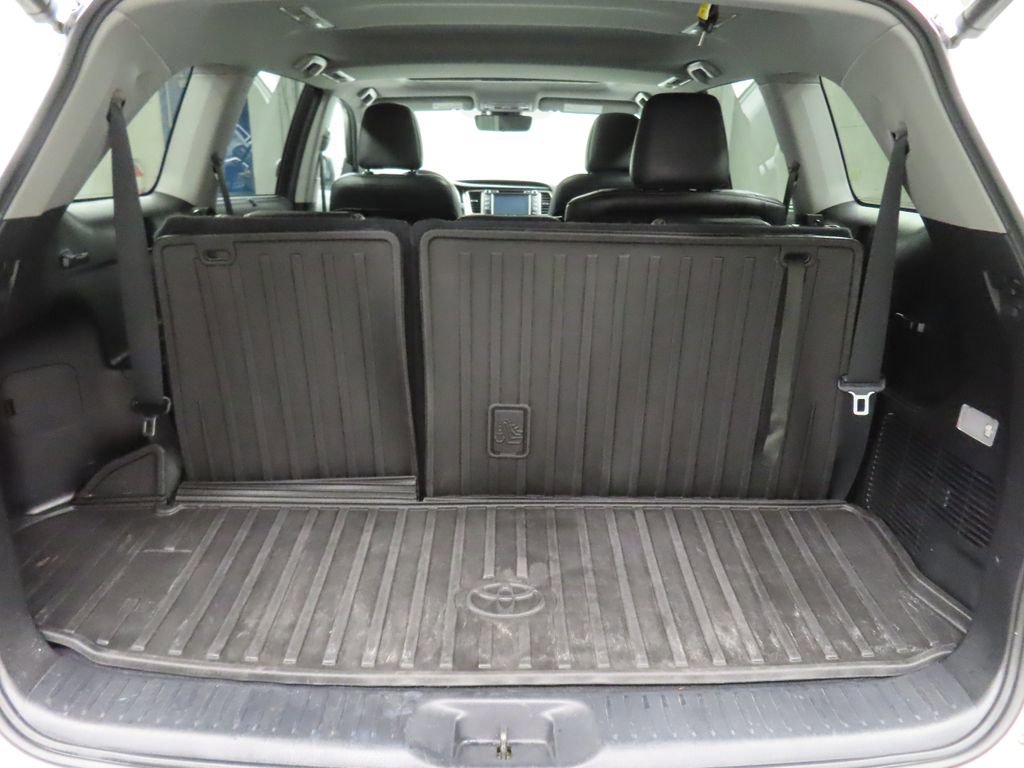 Used 2018 Toyota Highlander XLE image 35