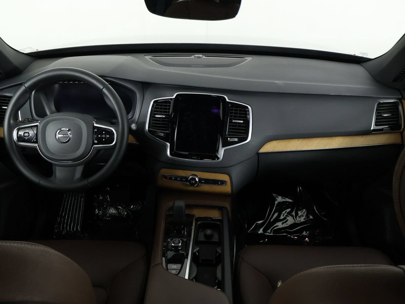 Certified 2024 Volvo XC90 T8 Plus w/ Protection Package Premier AWD/4WD image 7
