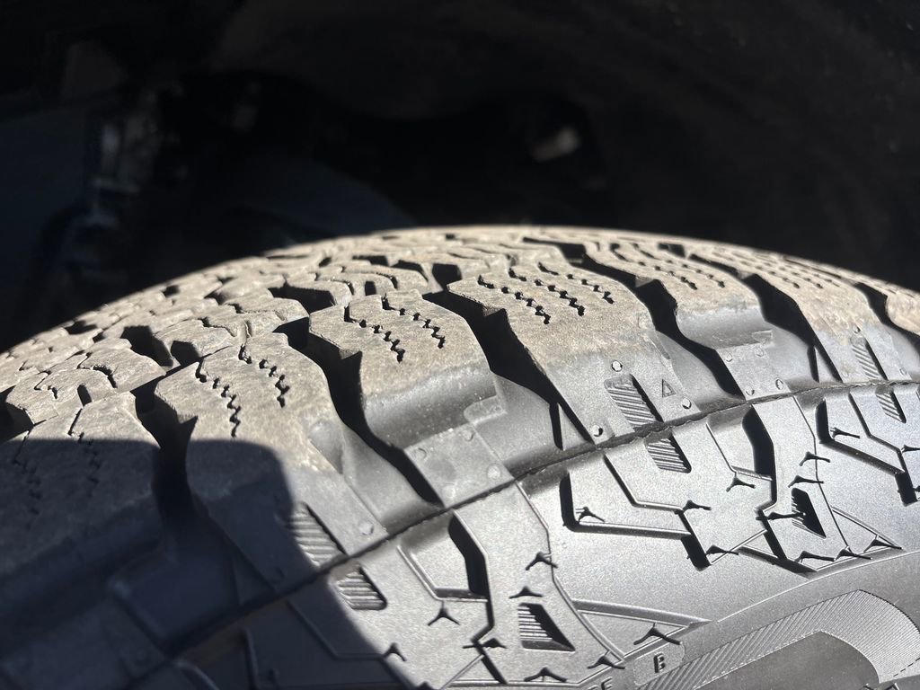 Used 2021 Nissan Armada SV w/ SV Appearance Package image 29