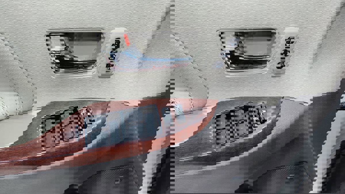 Used 2013 Toyota Sienna Limited w/ Premium Pkg image 22