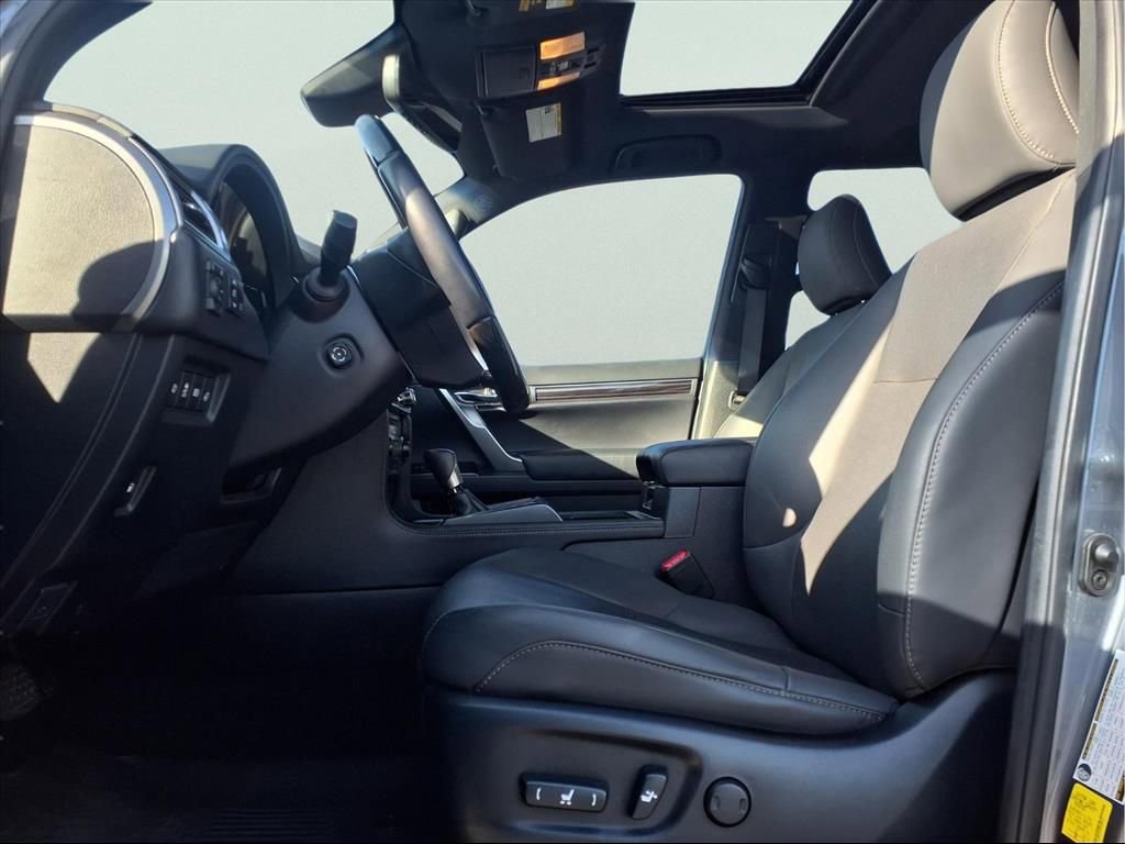 Used 2023 Lexus GX 460 Premium w/ Accessory Package image 26