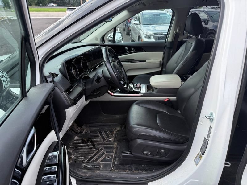 Certified 2023 Kia Carnival EX FWD image 9