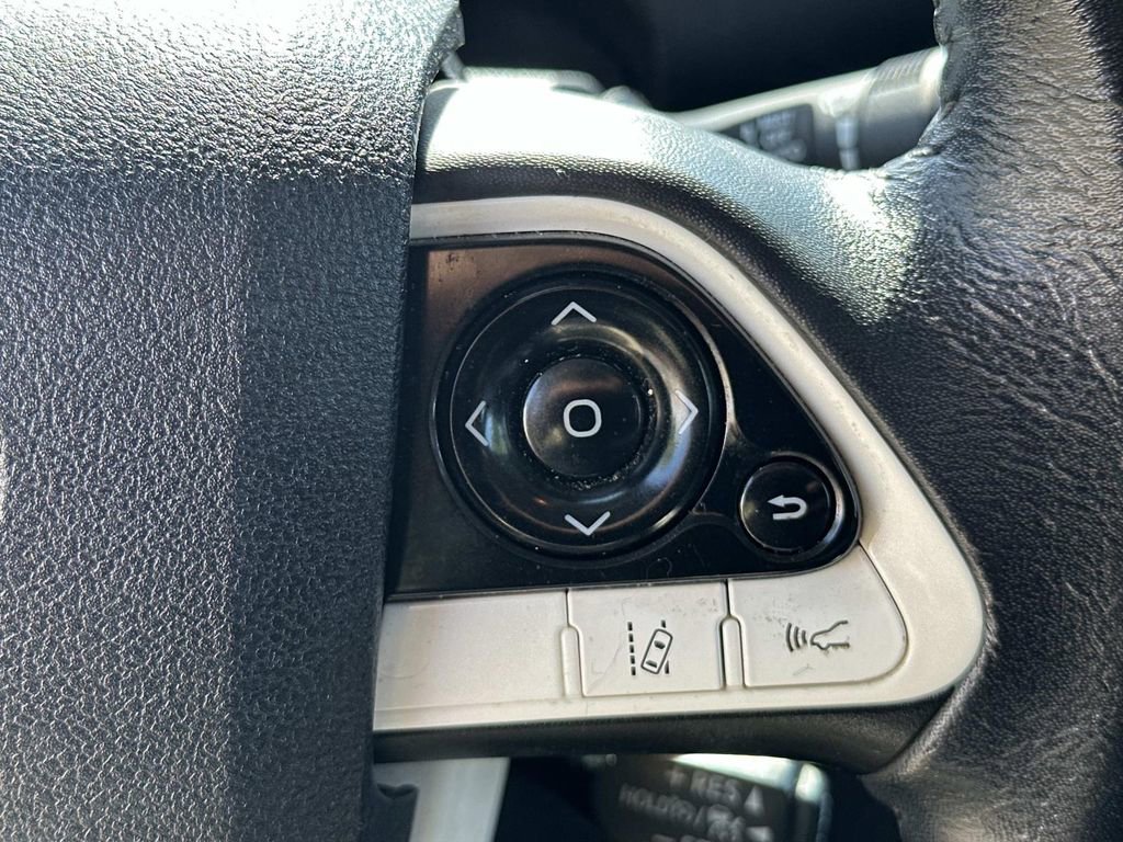 Used 2016 Toyota Prius Four w/ Advanced Technology Package FWD image 27