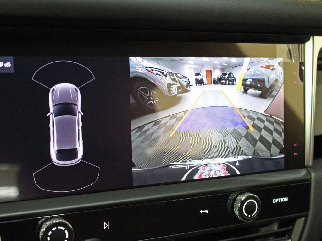 Certified 2025 Porsche Macan image 26