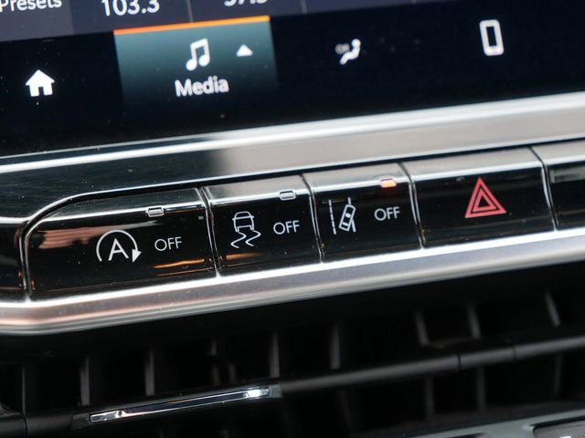 Used 2024 Jeep Compass Latitude image 30