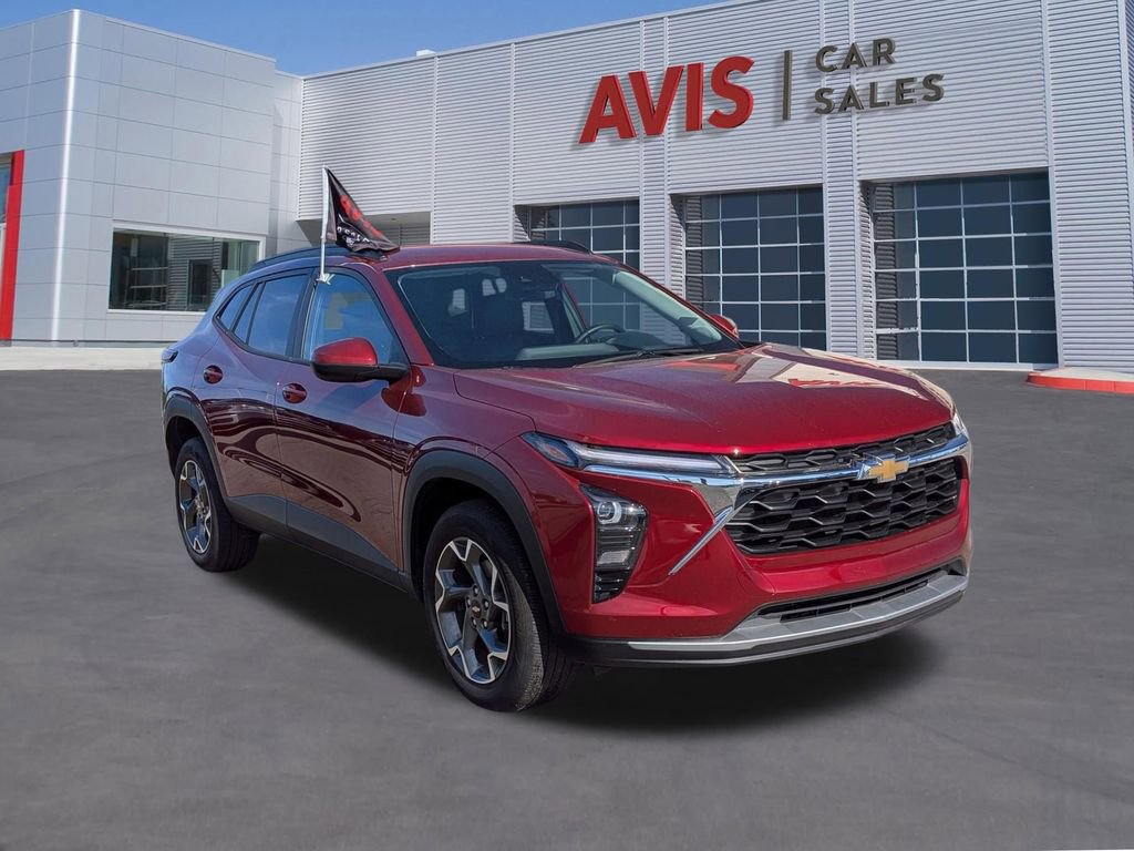 Used 2025 Chevrolet Trax LT w/ LT Convenience Package image 3