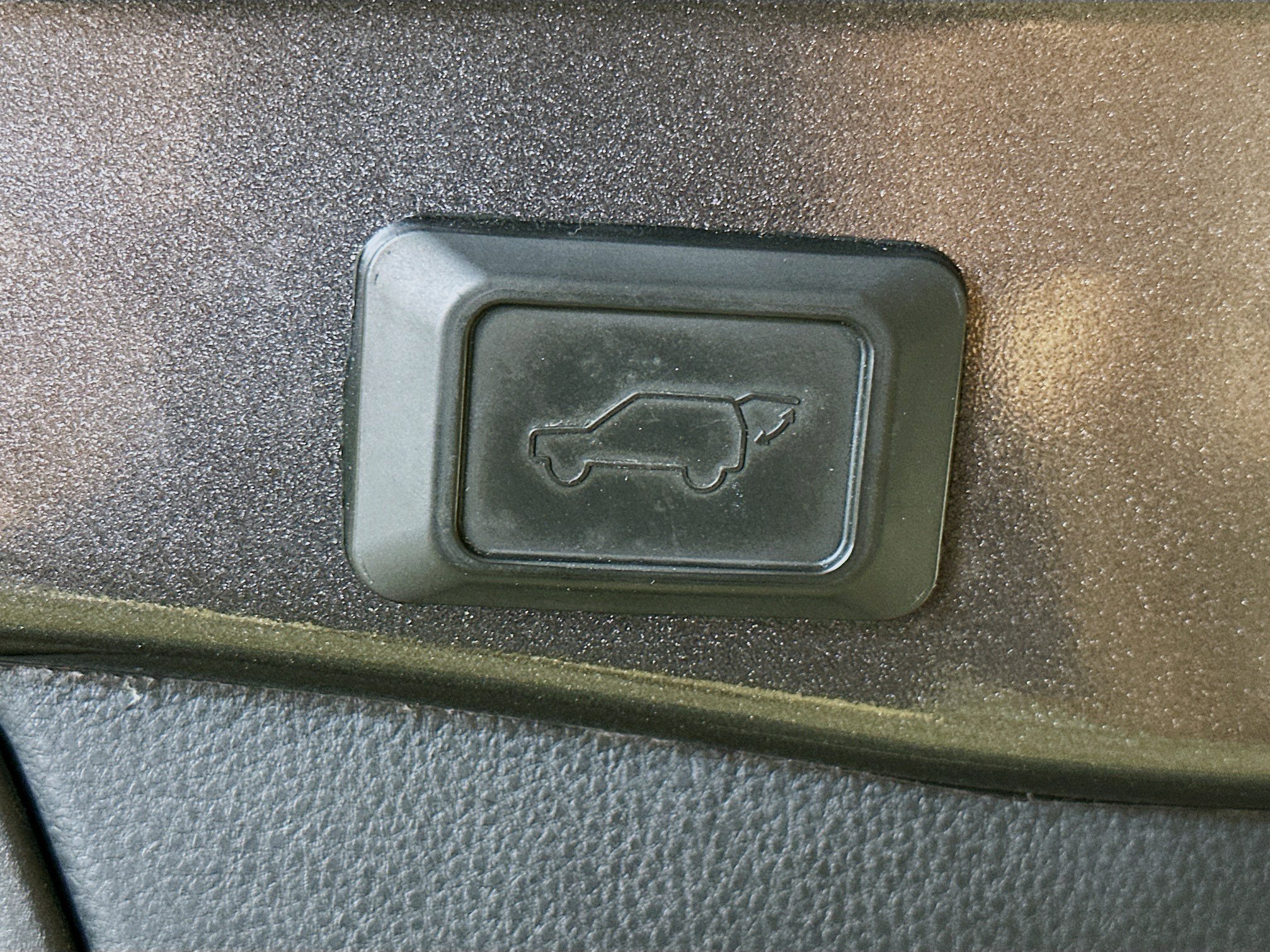 Used 2021 Toyota RAV4 XLE Premium FWD image 29
