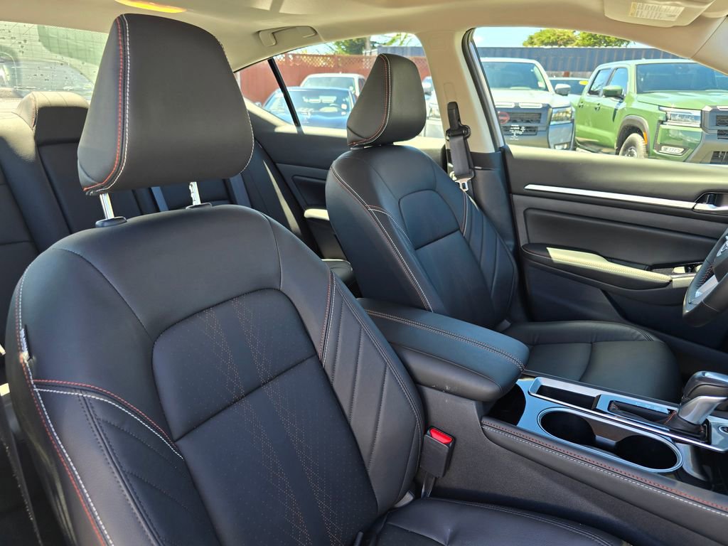 Used 2025 Nissan Altima 2.5 SR w/ SR Premium Package image 27