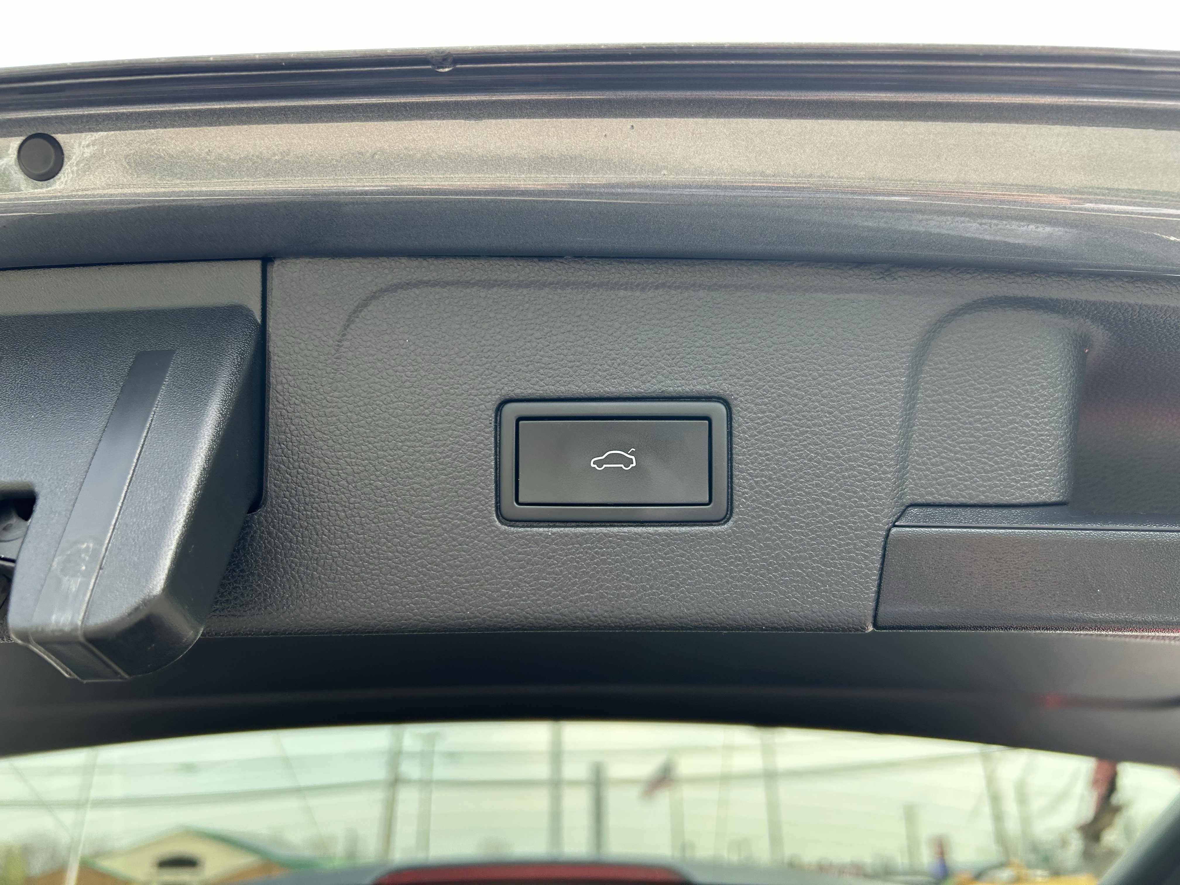 Certified 2023 Volkswagen Atlas SEL R-Line AWD/4WD image 30