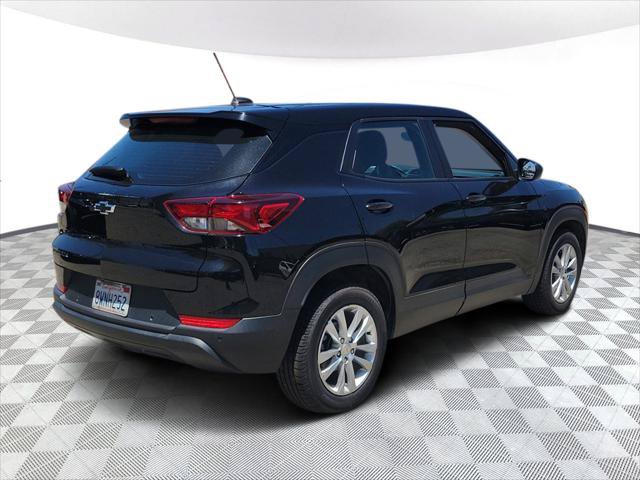 Used 2021 Chevrolet TrailBlazer LS w/ LPO, Blackout Package FWD image 4