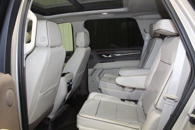Used 2021 GMC Yukon Denali w/ Denali Premium Package image 16