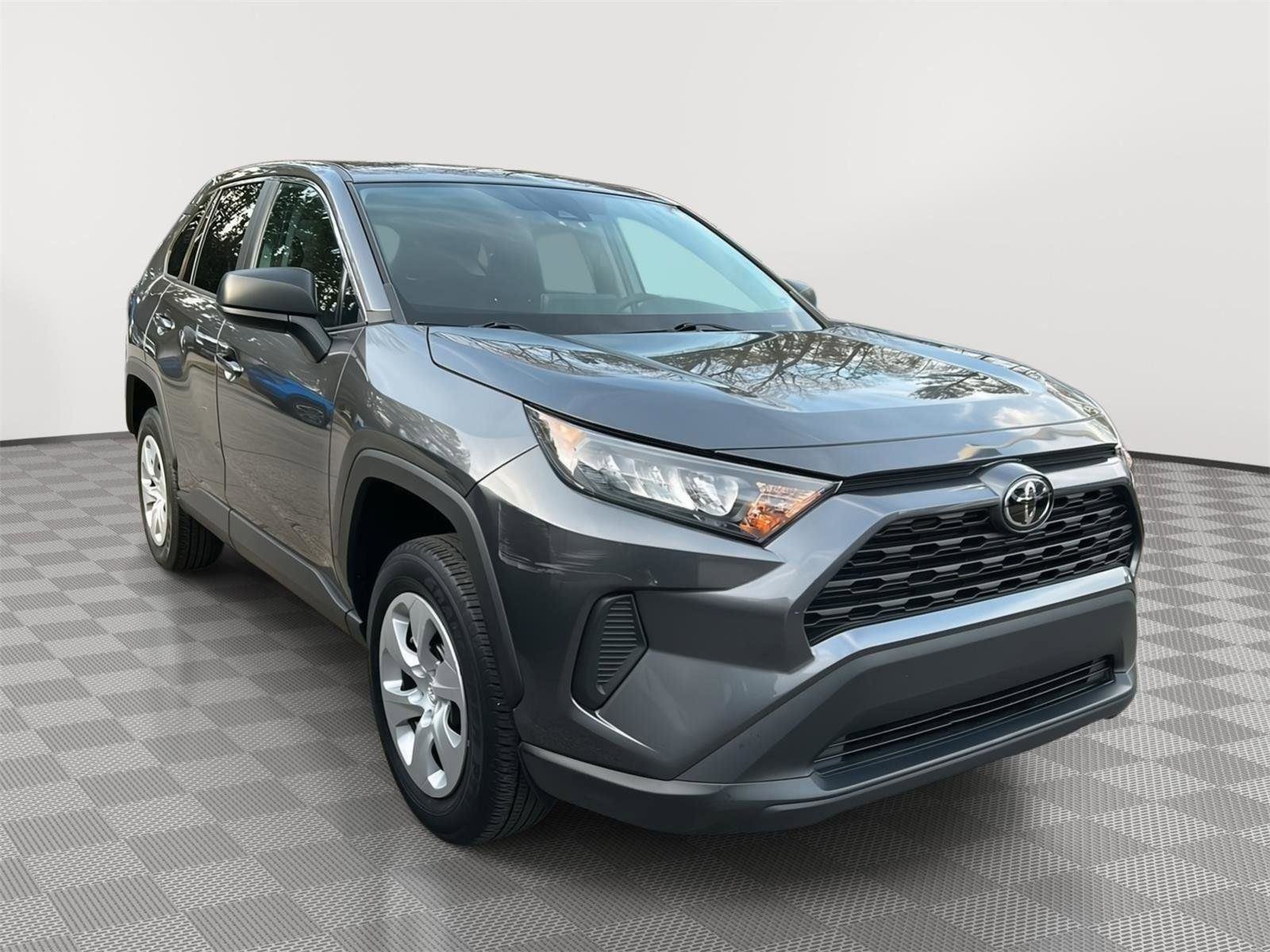 Used 2022 Toyota RAV4 LE image 7