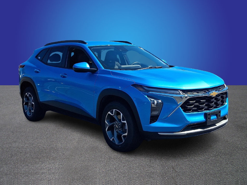 Used 2025 Chevrolet Trax LT FWD image 3
