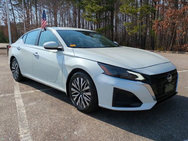 Used 2023 Nissan Altima 2.5 SV image 2