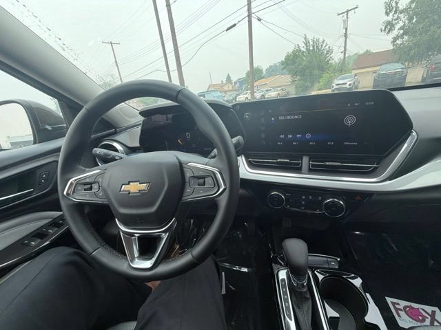 Used 2024 Chevrolet Trax LT w/ LT Convenience Package FWD image 6