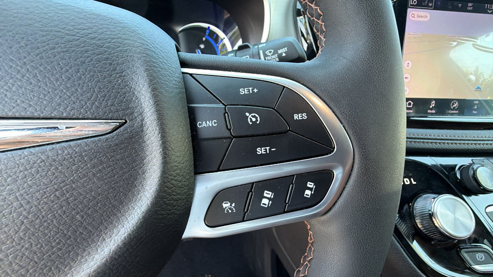 Used 2024 Chrysler Pacifica Pinnacle FWD image 28