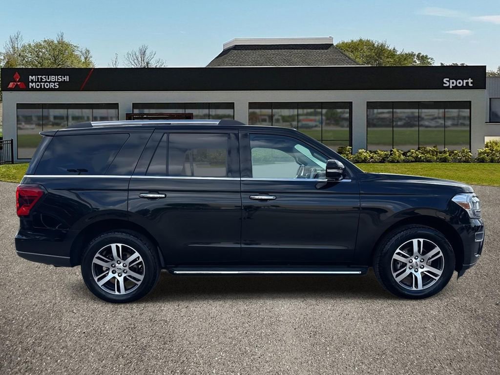 Used 2023 Ford Expedition Limited image 3