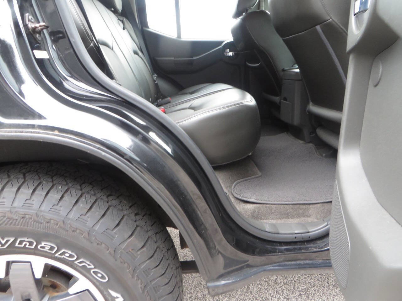 Used 2015 Nissan Xterra PRO-4X w/ Pro-4x Leather Package image 16