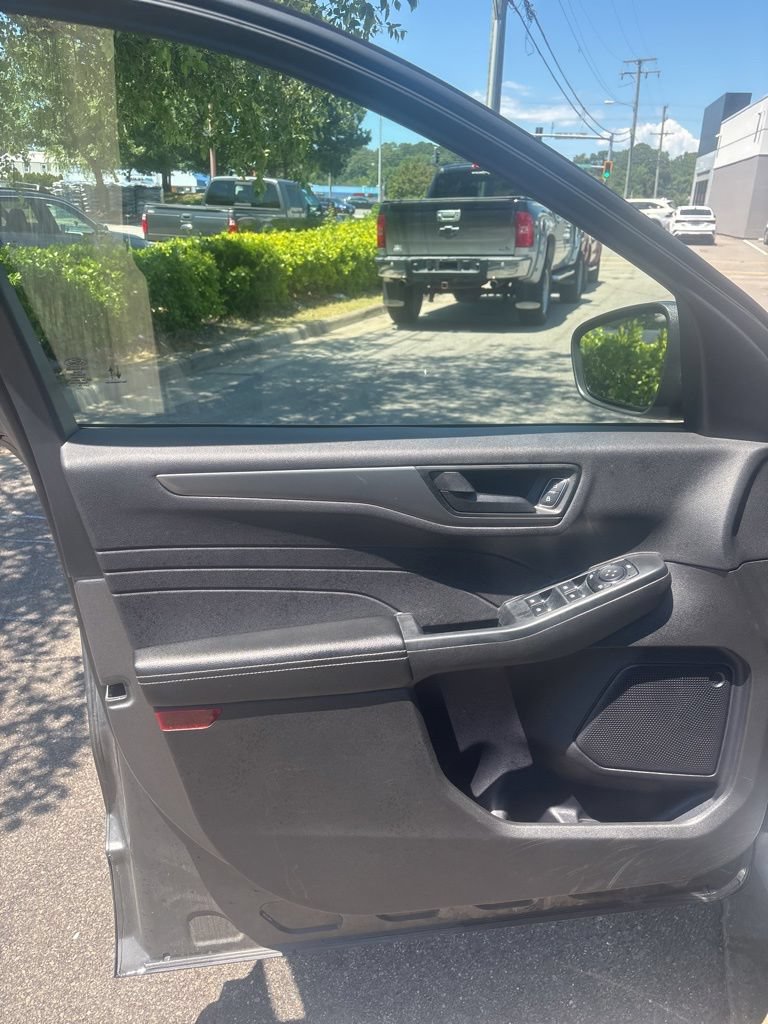 Used 2024 Ford Escape Active FWD image 11