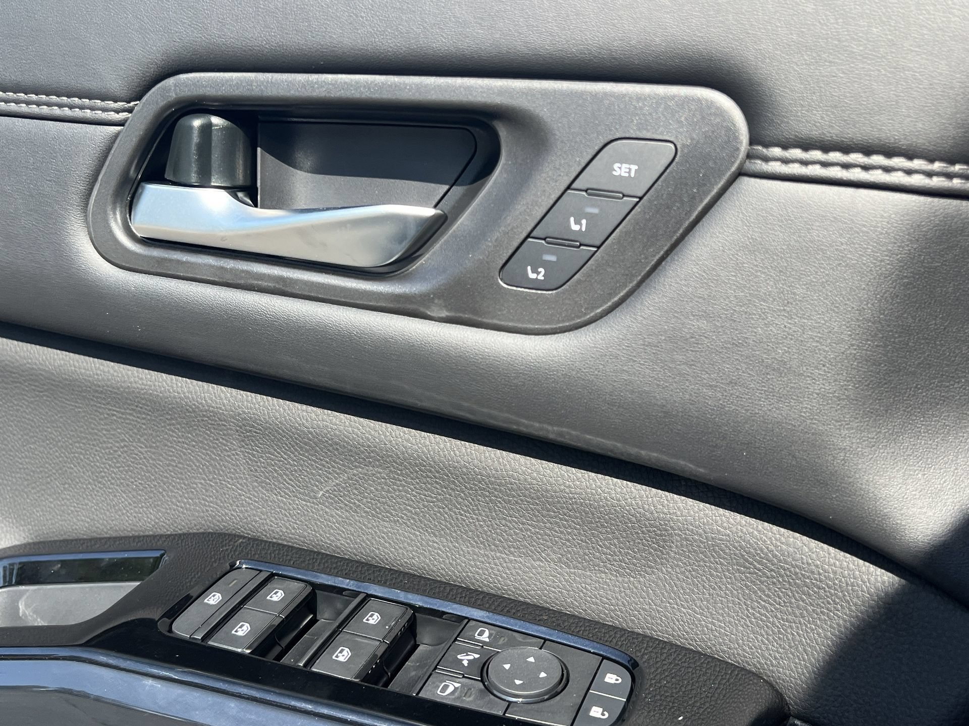 New 2026 Nissan Pathfinder Platinum FWD image 16