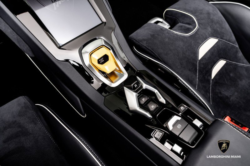 Used 2024 Lamborghini Huracan EVO image 40