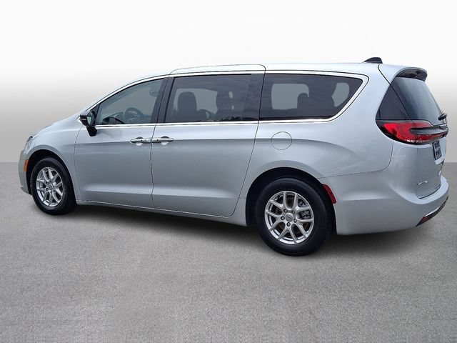 Used 2024 Chrysler Pacifica Touring-L FWD image 6
