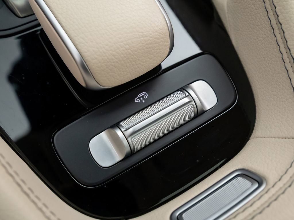 Used 2024 Mercedes-Benz GLS 450 4MATIC image 23