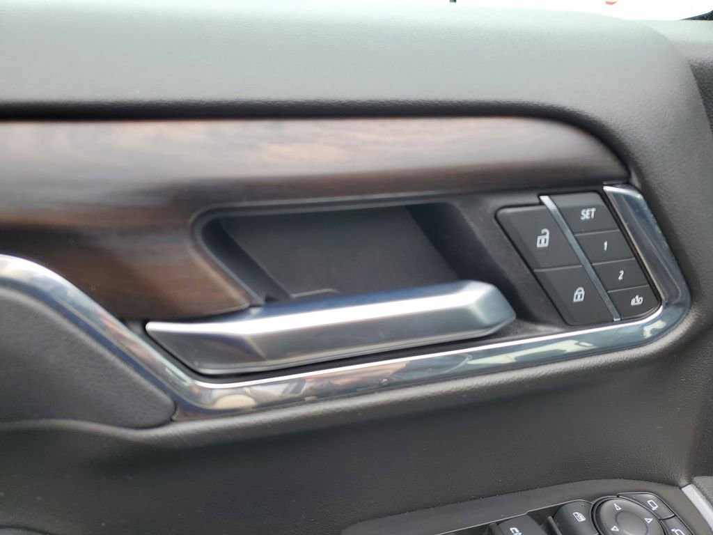 Certified 2025 GMC Sierra 1500 SLT image 26