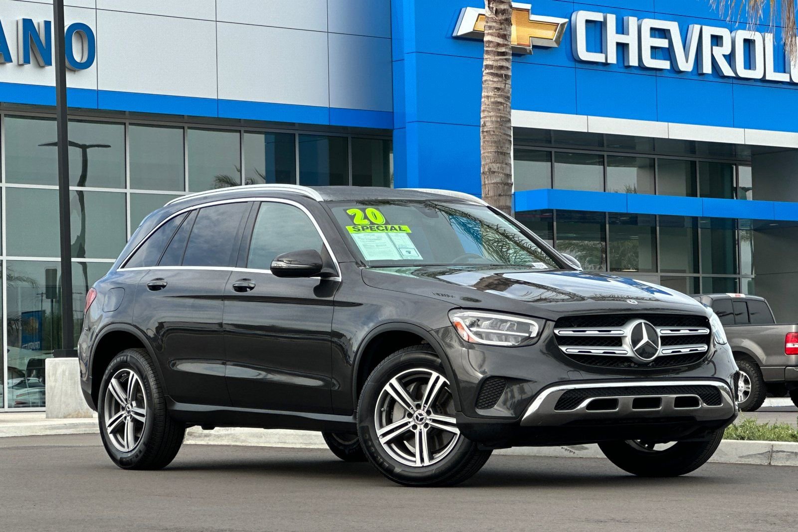 Used 2020 Mercedes-Benz GLC 300 4MATIC image 2
