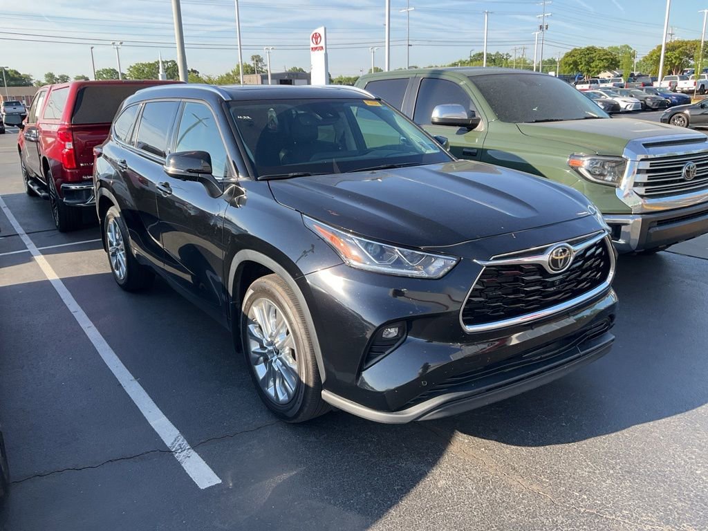 Used 2024 Toyota Highlander Limited AWD/4WD image 1