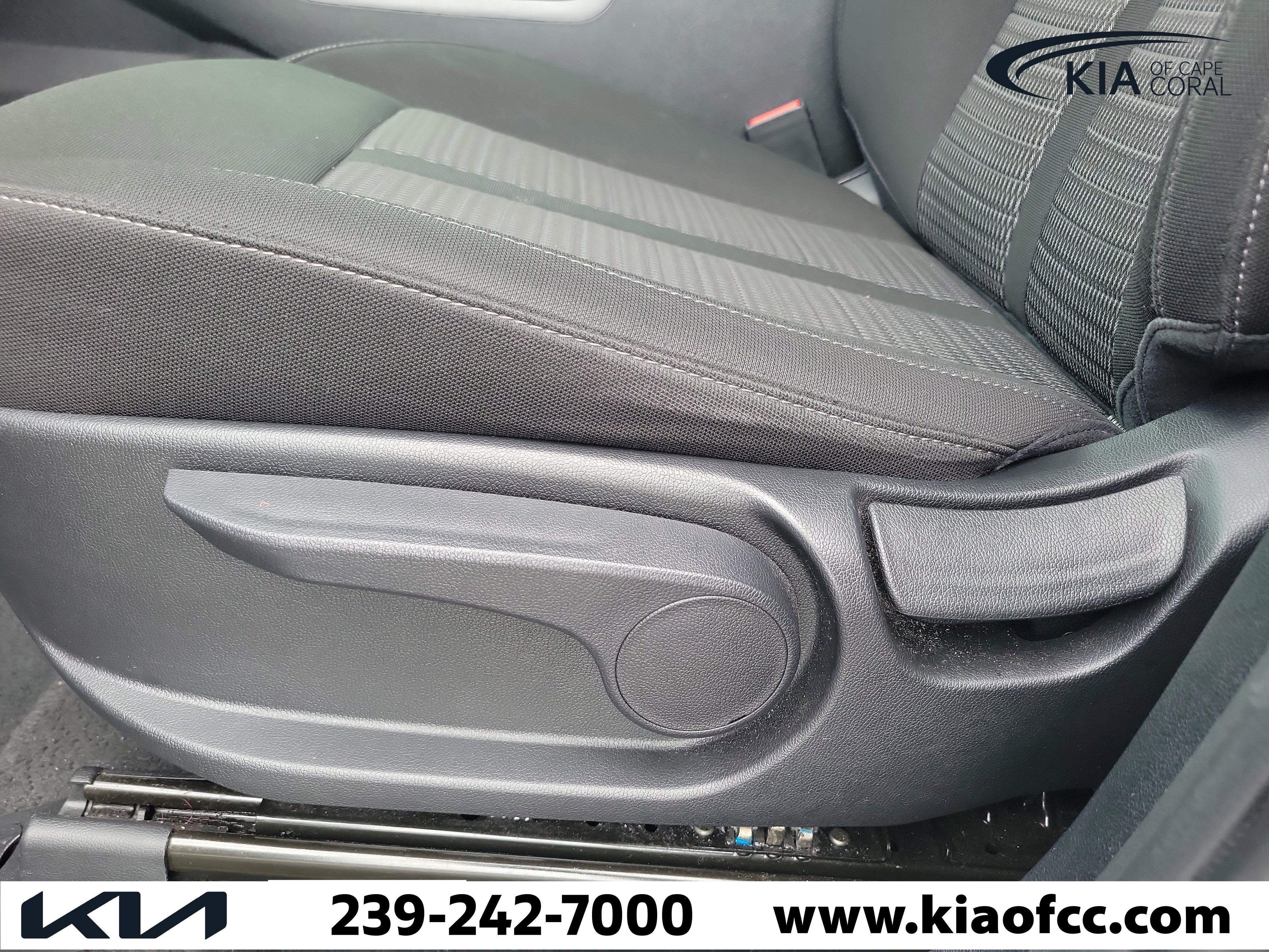 Certified 2023 Kia Sorento LX FWD image 25