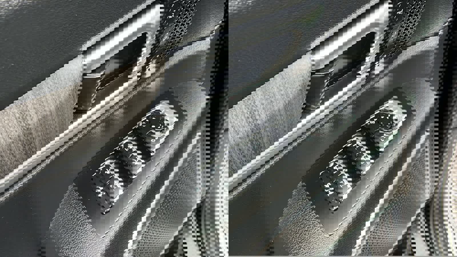 Used 2024 Kia Telluride SX Prestige w/ Towing Package image 25