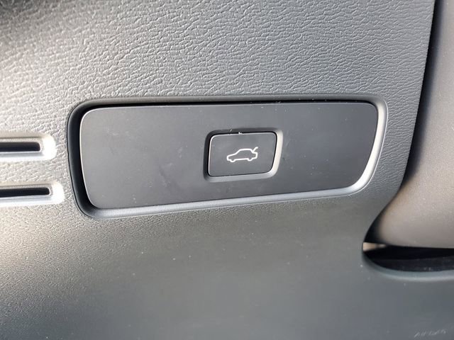 Certified 2025 Volvo XC40 B5 Ultra w/ Protection Package Premier AWD/4WD image 18