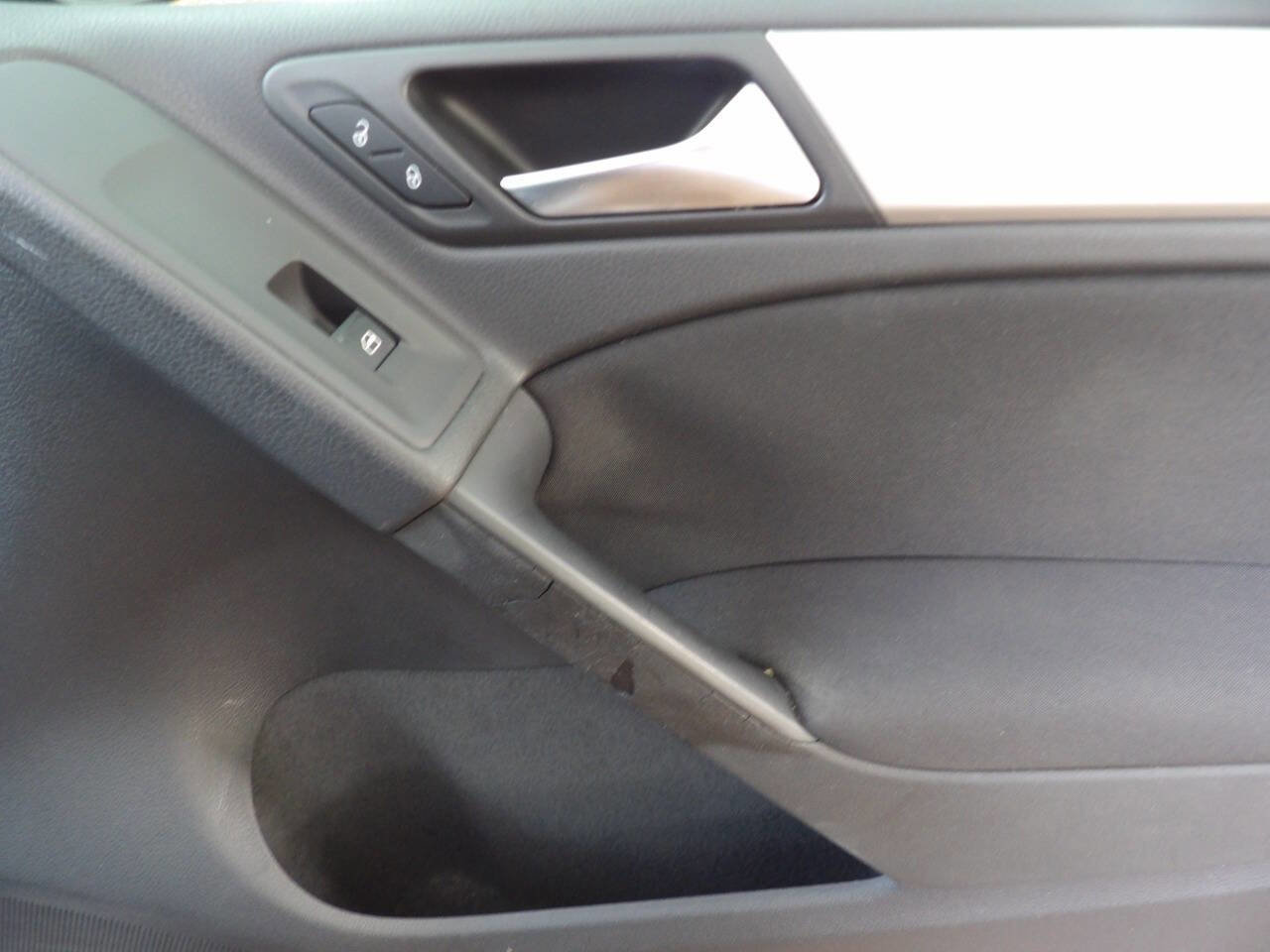 Used 2011 Volkswagen Golf 4-Door image 23