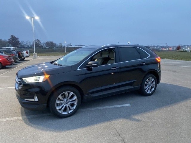 Used 2019 Ford Edge Titanium image 2