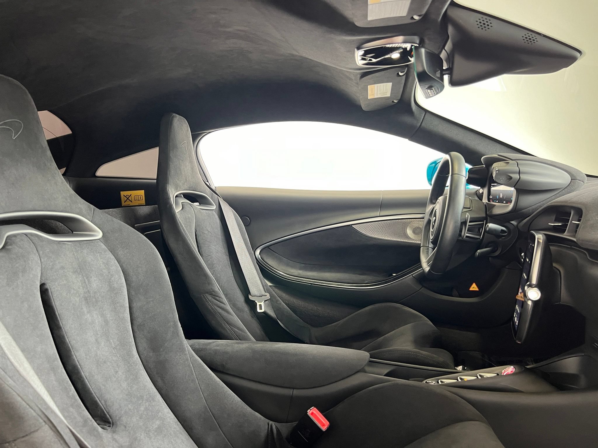 Used 2023 McLaren Artura RWD image 20