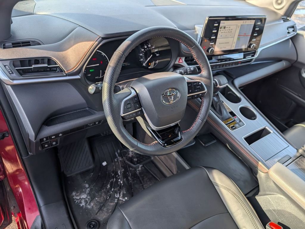 Used 2022 Toyota Sienna XSE image 18