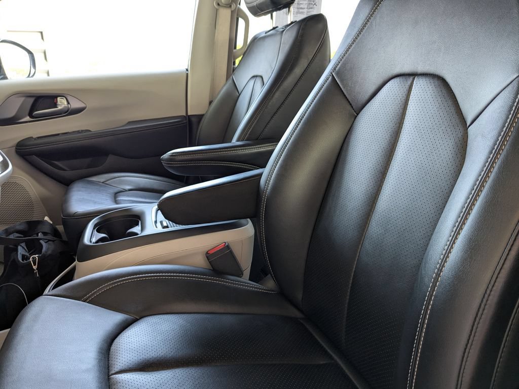 Used 2024 Chrysler Pacifica Touring-L FWD image 27