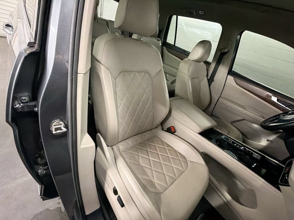 Used 2024 Volkswagen Atlas SEL Premium R-Line AWD/4WD image 29
