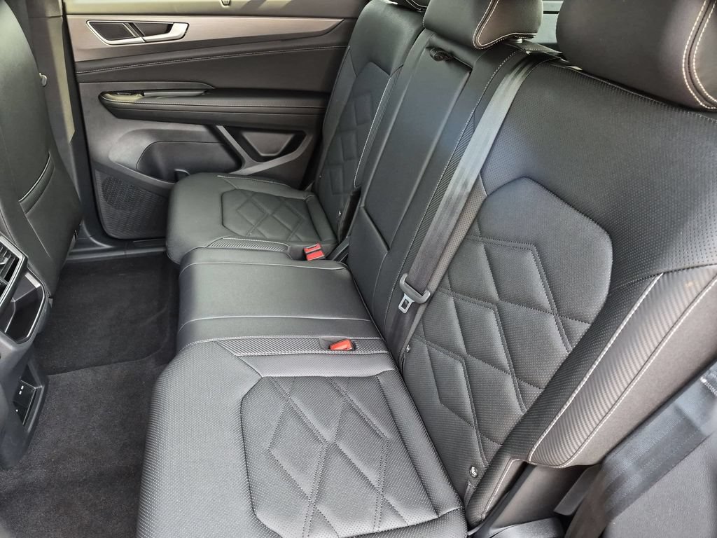 Used 2025 Volkswagen Atlas Cross Sport SE FWD image 27